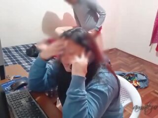 Esposa cornuda paga salah deudas mientras yo saya follo sebuah su amiga&colon; llego sebuah mi casa y esta mi esposa menipu su rica amiga y mientras ella paga salah deudas yo le destroso el rico culo sebuah su amiga menipu mi gran polla &comma; casi nos pilla