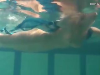 সাদা feher সঙ্গে বিশাল দৃঢ় পাছা নিচের পানি: বিনামূল্যে এইচ ডি নোংরা ভিডিও ফার্সী