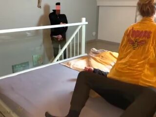 Домакиня изневяра с съсед - съпруг часовници и дава тя а second изпразване запълване