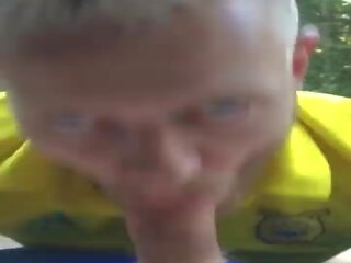 Menghisap zakar atlet gay