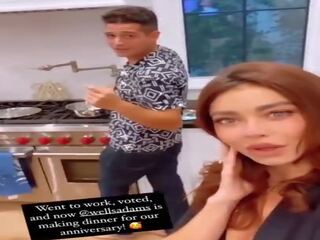 Sarah hyland selfish in start shirt at home: mugt hd sikiş d0