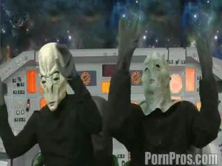 Zamatos & ms.cleo szerez abducted által néhány forró hogy trot idegenek hogy szeretet nagy booties.