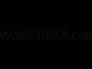 Голий брюнетка з природний великий соски