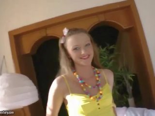Sedusive tinedyer pagkuha fucked anally