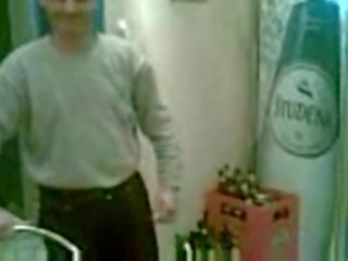 Голям бюст сервитьорка прецака зад на бар