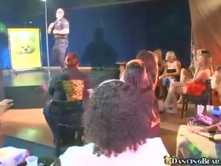 Відмінно стриптизерки отримати їх спортсмени devoured
