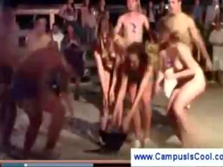Ýalaňaç kolledž initiation