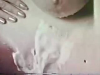 經典 pornbusty 褐髮女郎 刮