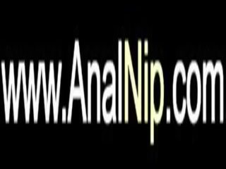 Á châu bé hút thuốc nhỏ phallus