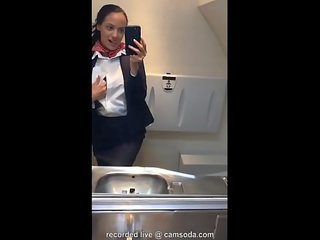 拉丁 空中小姐 joins 該 手淫 英里 高 俱樂部 在 該 lavatory 和 cums