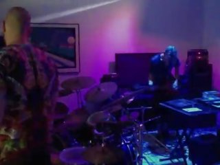 Felicity feline 長い drum と jam ととも​​に 友人 で los アンヘレス 後ろ ザ· シーン